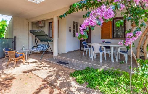 1 Bedroom Amazing Apartment In Medulin