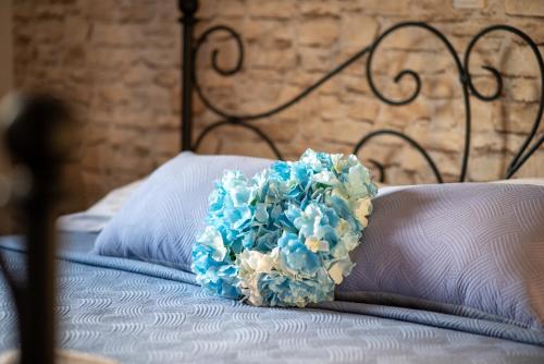 a bouquet of blue and white flowers on a bed at Villa Ilir in Neum