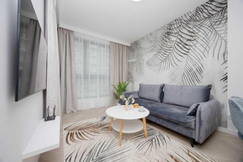 Grzybowska Stylish Apartment with Air Conditioning in Warsaw Wola by Noclegi Renters
