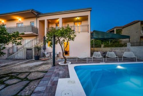 Kolam renang di atau dekat dengan Holiday Home Bene
