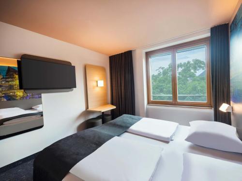 Кровать или кровати в номере B&B Hotel Erfurt City-West