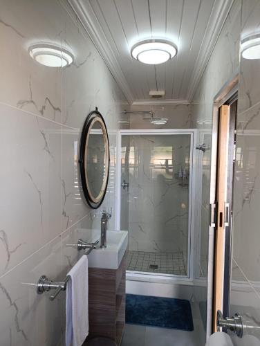 Ein Badezimmer in der Unterkunft Reef View BnB