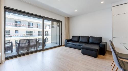 Elegant 2BDR Apartment in Quarteira by Lovelystay