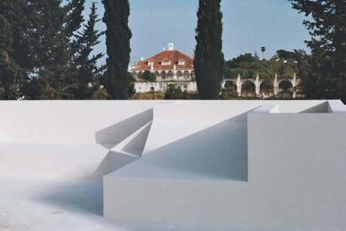a white sculpture with a house in the background at Calipo in Vila Viçosa