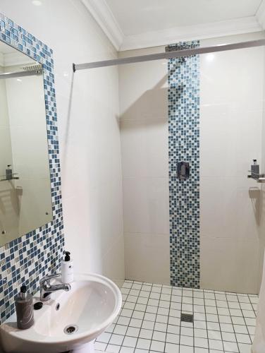 Ein Badezimmer in der Unterkunft Reef View BnB