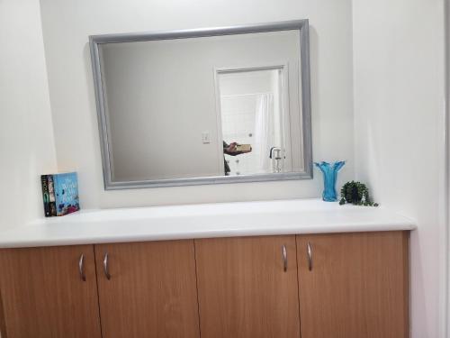 Imagen de la galería de Waterfront Hideaway with Pool, Spa & BBQ Area, en Mandurah