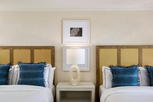Кровать или кровати в номере The House, An Autograph Collection All-Inclusive Resort - Adults Only