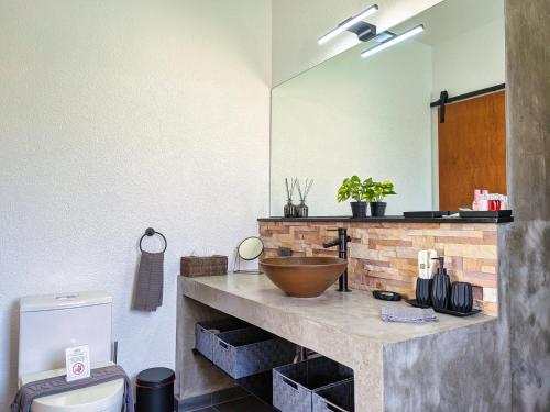 Kuchyň nebo kuchyňský kout v ubytování Ha Sip Ha Villa Rooms - by KohChangVillas