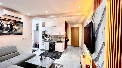 a living room with a couch and a kitchen at Rabat Centre Appartement Confortable en Plein Cœur de la Capitale in Rabat