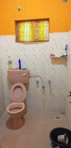 Ένα μπάνιο στο Punchiri Smile Home Stay-jyothis --211--Ground floor-Wachermukku-Varkala