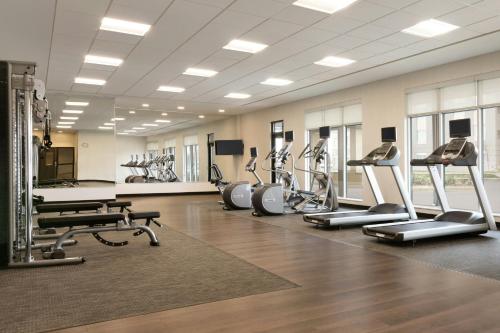 a gym with several treadmills and elliptical machines at Courtyard by Marriott St Paul Woodbury in Woodbury
