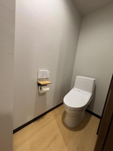Minshuku 203 under the clear sky 8-minute walk from Kinshicho Station direct line to Narita Airport 50-minute walk from Disneyland and 1-minute walk from the mall
