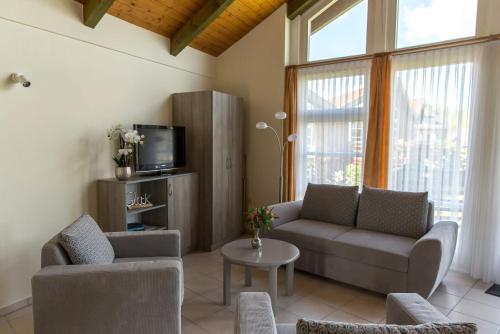 Μια τηλεόραση ή/και κέντρο ψυχαγωγίας στο 1-Raum Appartement mit Balkon