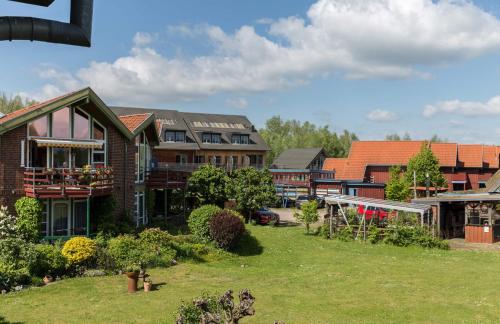 a group of houses in a yard with grass at 1-Raum Appartement mit Terrasse in Plau am See