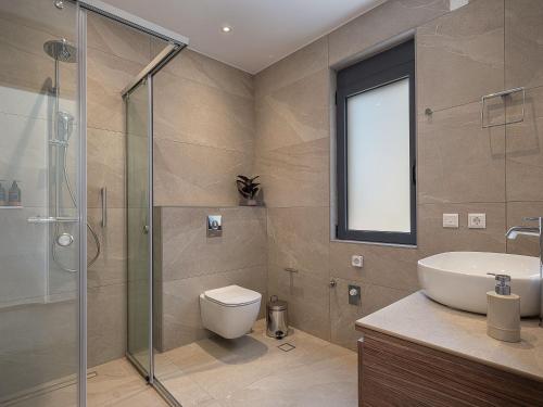 Bilik mandi di Villa Thimi - Luxury Family Villa - Private Pool