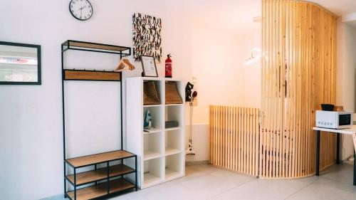 Apartment Eralda in the Heart of Kanderstegにあるキッチンまたは簡易キッチン