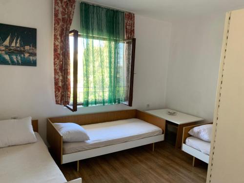 Postel nebo postele na pokoji v ubytování Domaćinstvo Kvaić