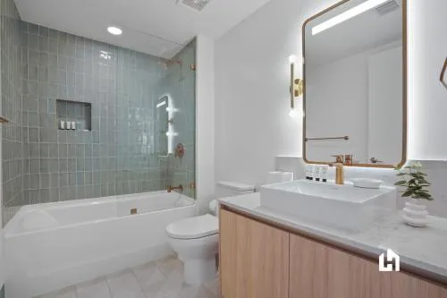 Stylish Apartments with Partial Ocean Views in Downtown! photo 167