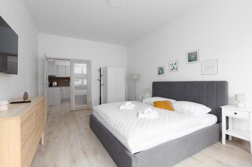 Apartment with 2 bedrooms with kitchen near metro