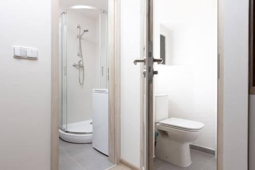 Foto Apartment with 2 bedrooms with kitchen near metro 6