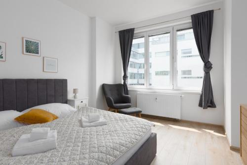 Foto Apartment with 2 bedrooms with kitchen near metro 5