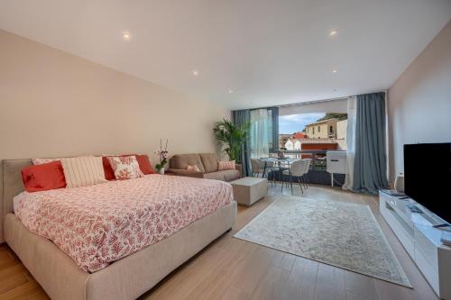 Modern Seaside Escape with Parking Eze bord de Mer