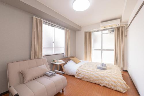 Clear Sky Guesthouse 205 Direct to Narita Airport, 8-minute walk from Kinshicho Station, within walking distance of Asakusa and Clear Sky Tower, 50 minutes to Disneyland, 1 minute to the mall