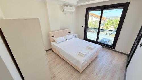 Ένα ή περισσότερα κρεβάτια σε δωμάτιο στο Villa Akbük