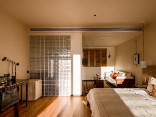 Gambar di galeri bagi 大理石之上Cloud Edge Cabin全视野苍洱半山海景别墅酒店洱海观景店 di Dali