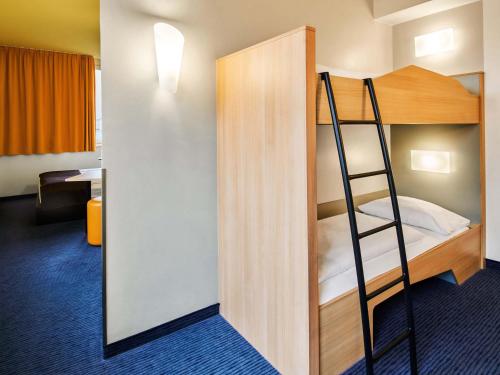 Postel nebo postele na pokoji v ubytování B&B HOTEL Frankfurt-Hbf