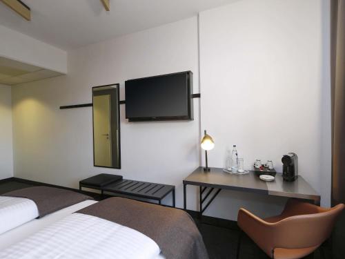 Кровать или кровати в номере B&B Hotel Berlin City-Ost