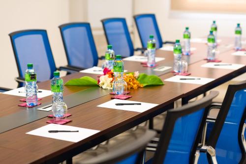 Espace de conférence ou salle de réunion dans l'établissement L'Adresse Dakar