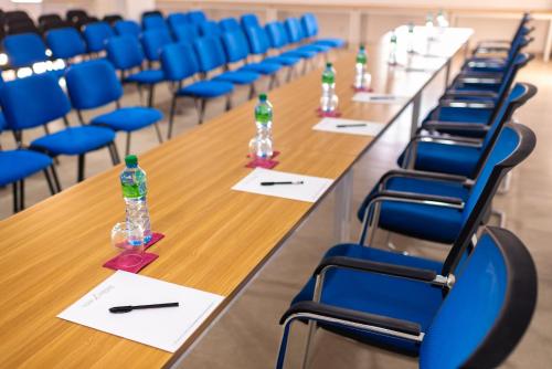 Espace de conférence ou salle de réunion dans l'établissement L'Adresse Dakar