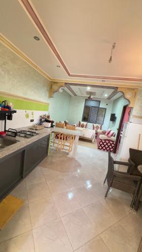 Η κουζίνα ή μικρή κουζίνα στο Aéroport hostel et chambre appartement studio Marrakech