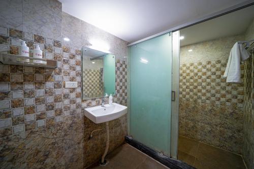 Un baño de Open Hotel by Olive - Oceanic Vibes Hotel - RK Beach