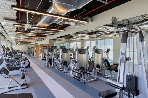 Фитнес-центр и/или тренажеры в Aloft Al Mina, Dubai Jumeirah
