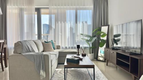 Guest Favorite - Calm and Classy 1BR on High Floor - Walk to Dubai Mall