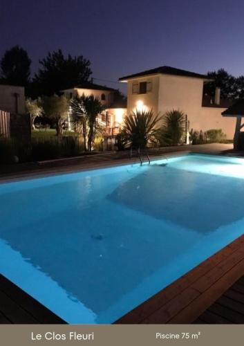 Saint-Sulpice-et-CameyracにあるLe Clos Fleuri proche de Bordeauxのギャラリーの写真