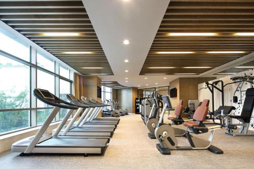 Fitness centrum a/nebo fitness zařízení v ubytování Sheraton Grand Hangzhou Binjiang Hotel