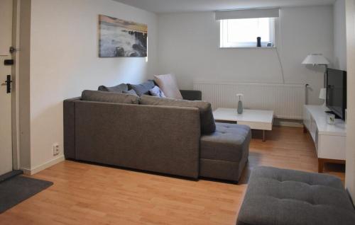a living room with a couch and a table at Lantligt boende i Vanneberga in Fjälkinge