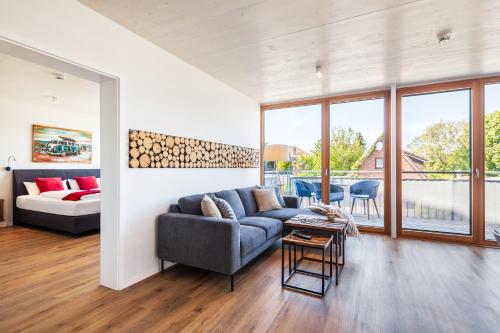 Ruang duduk di "Deichhausener Straße 2" Wohnung Flut