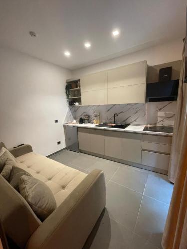 JOIVY Exclusive 2-Bedroom Villa with Private Garden - 5 minutes from the Colosseum