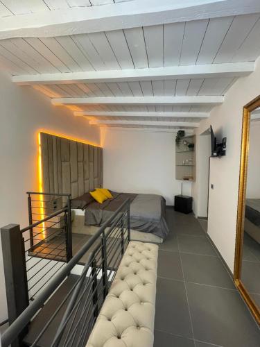 JOIVY Exclusive 2-Bedroom Villa with Private Garden - 5 minutes from the Colosseum