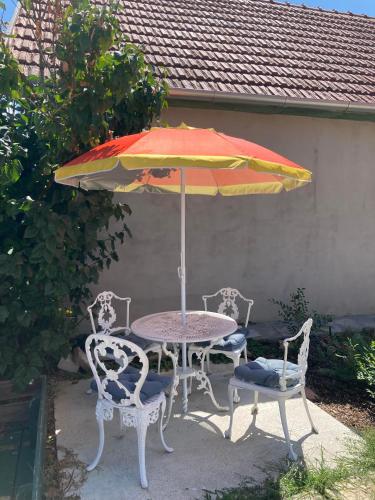 Un patio o zona al aire libre en Vadvirágos