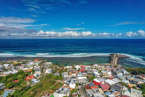 an aerial view of a city and the ocean at T3 - 100m2 - Résidence Georgette in Terre Sainte