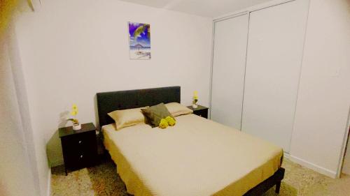 a bedroom with a bed with two stuffed animals on it at Casita Velera in Lajas