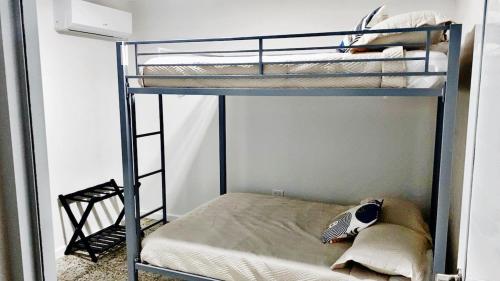 a bedroom with two bunk beds in a room at Casita Velera in Lajas