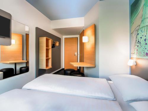 Cama ou camas em um quarto em B&B Hotel Chemnitz
