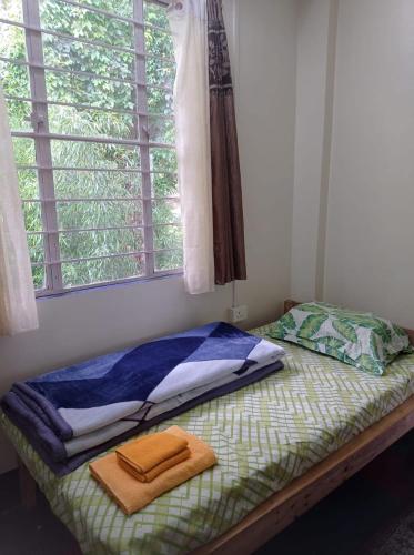 Cama o camas de una habitación en Pine Forest Home stay with Kitchen