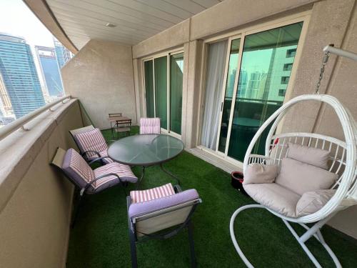Cozy 1BR apartment in Marina